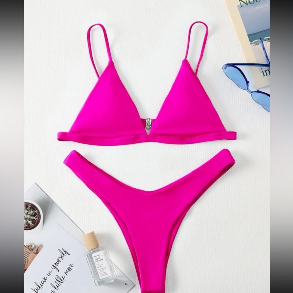 Triangle high cut bikini